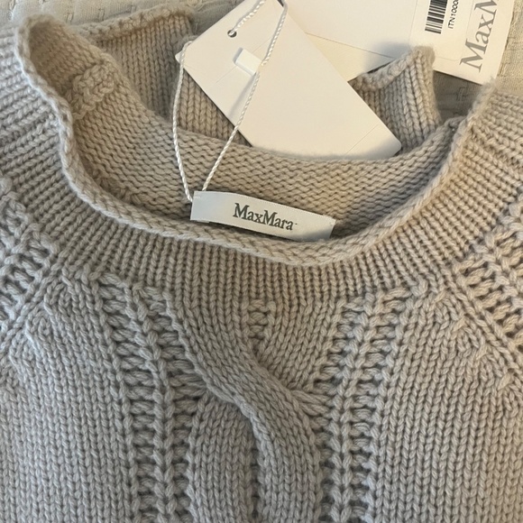 MaxMara Sweaters - Max Mara 100% Cashmere Pico knit - sz L